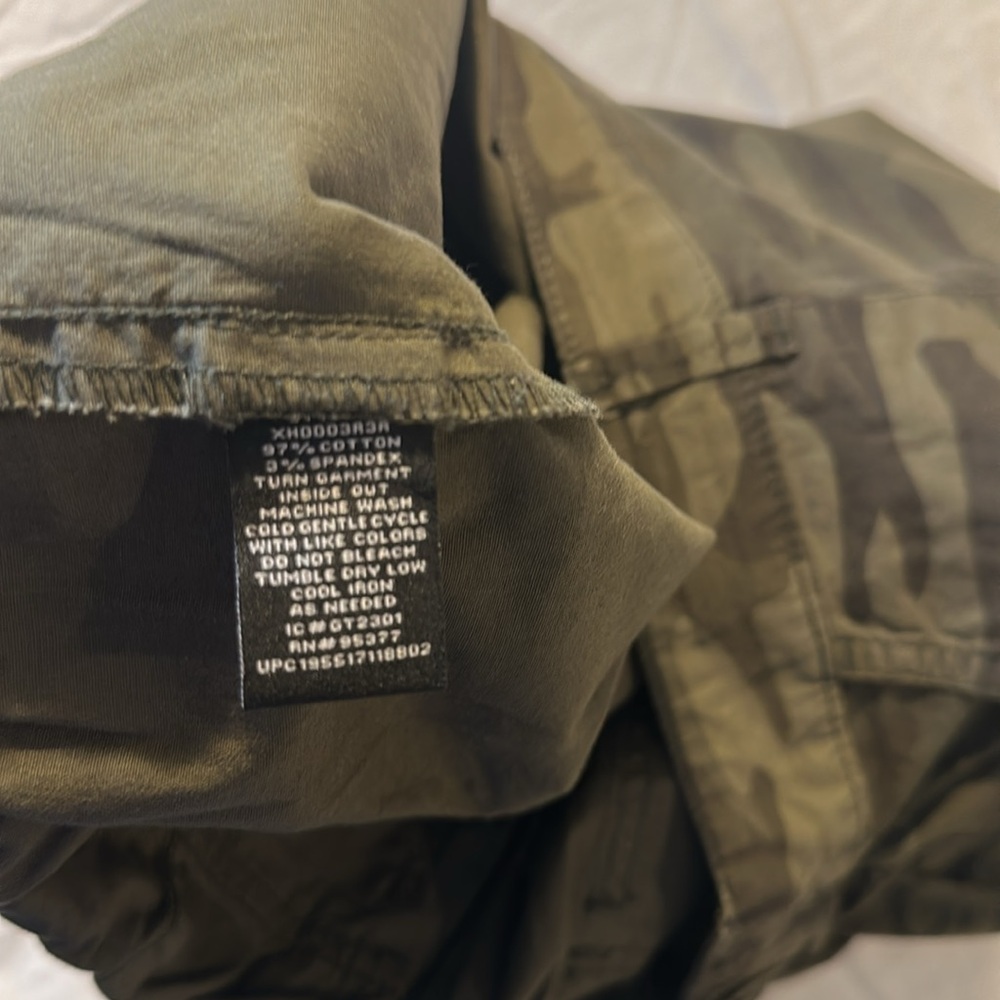 Social Standard by Sanctuary Camo Green Women's XXL Shorts - Picture 6 of 8